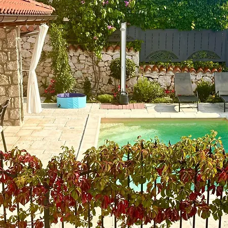 Vintage Dramalj, Pool Self-use דירה *